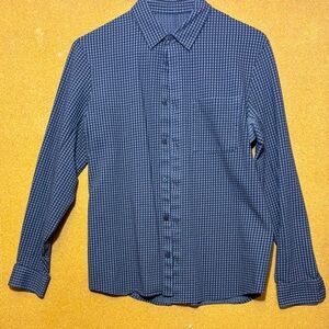 Men's long sleeve button down Lululemon Shirt
Size Medium